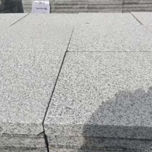 保定 白麻花岗岩石材推荐 荔枝面地铺石