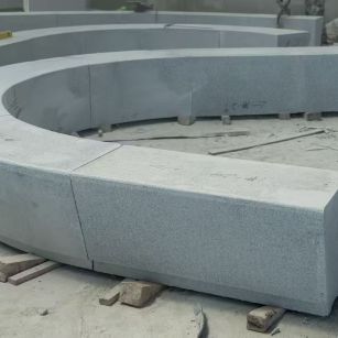 保定 芝麻白花岗岩光面弧形坐凳