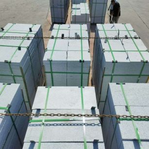 保定 芝麻白花岗岩5公分地铺石 花岗岩厂家工厂装车日常