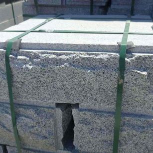 保定 芝麻白花岗岩自然面成品