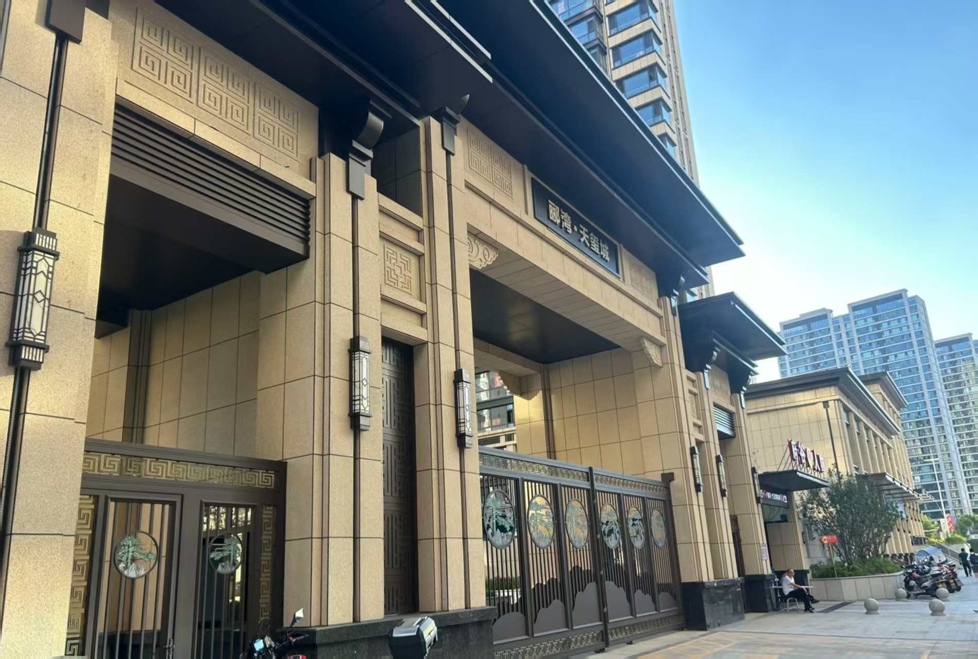 保定 黄金麻花岗岩荔枝面小区门楼外墙干挂