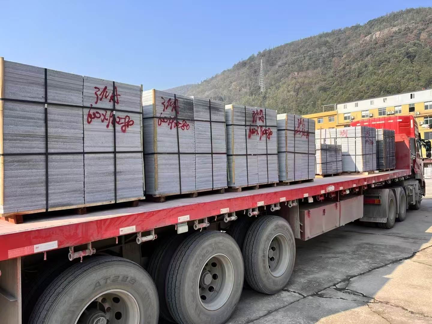 保定 芝麻灰地铺石出货日常