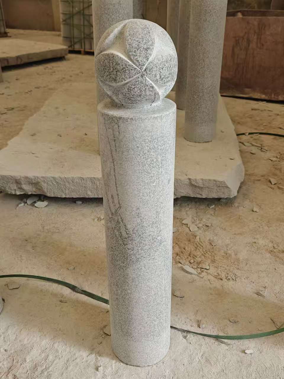 保定 芝麻白花岗岩石材挡车石柱、停车柱、圆柱挡车柱、方柱挡车柱等