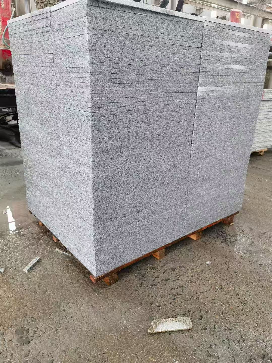 保定 芝麻白火烧面1.8厚300*600地铺石，尺寸标准，厚薄均匀