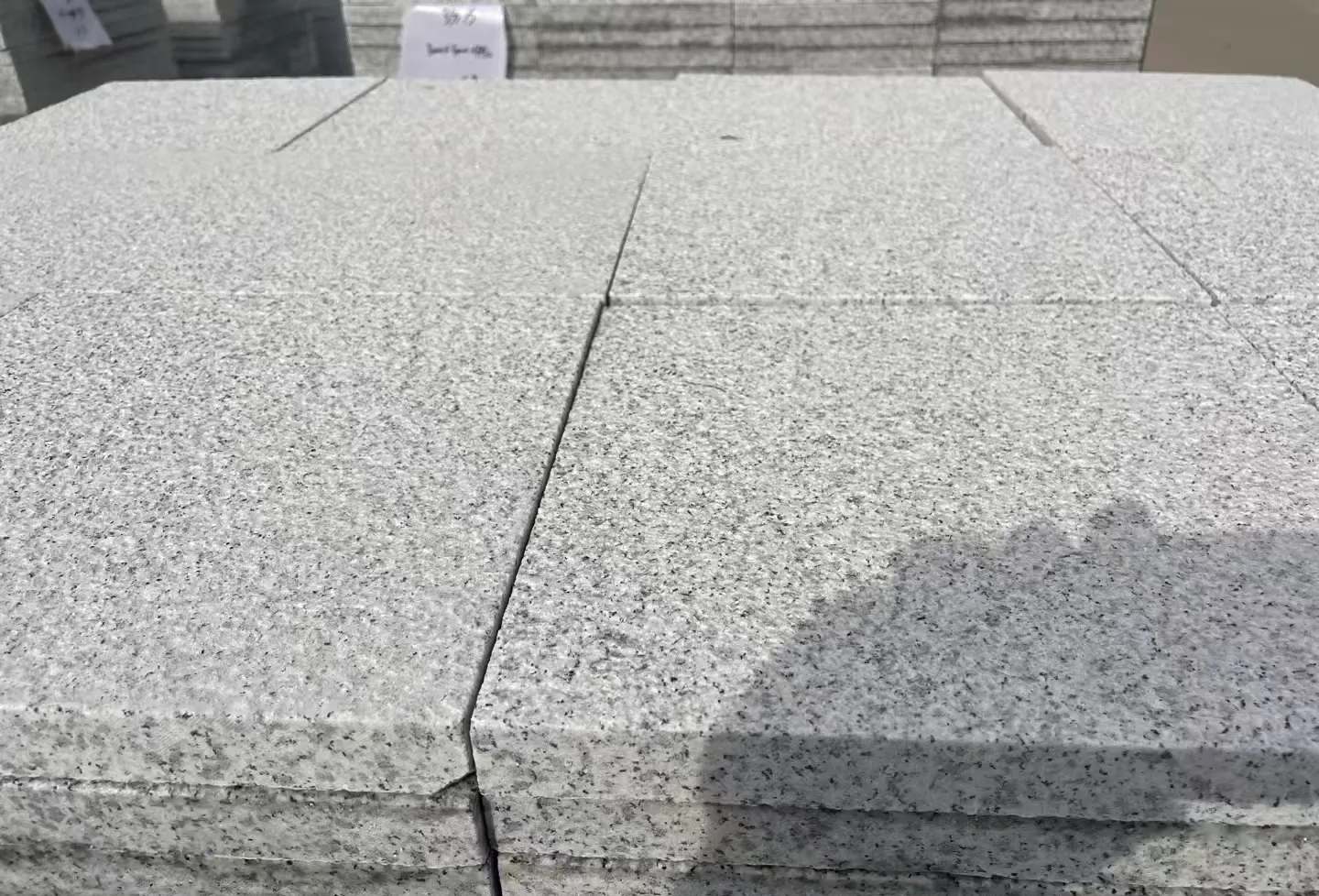 保定 白麻花岗岩石材推荐 荔枝面地铺石