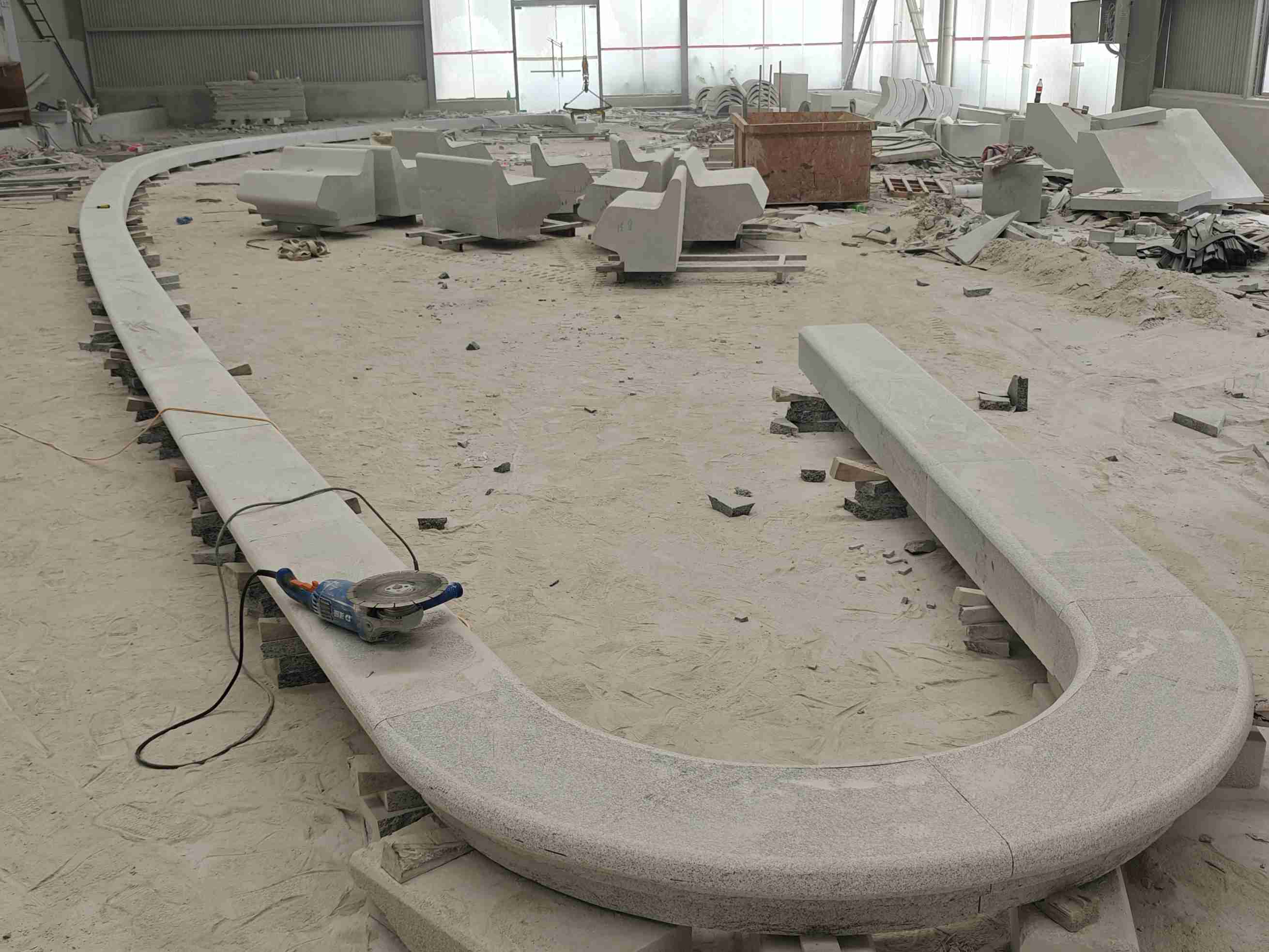 保定 芝麻白花岗岩弧形花坛石，坐凳石