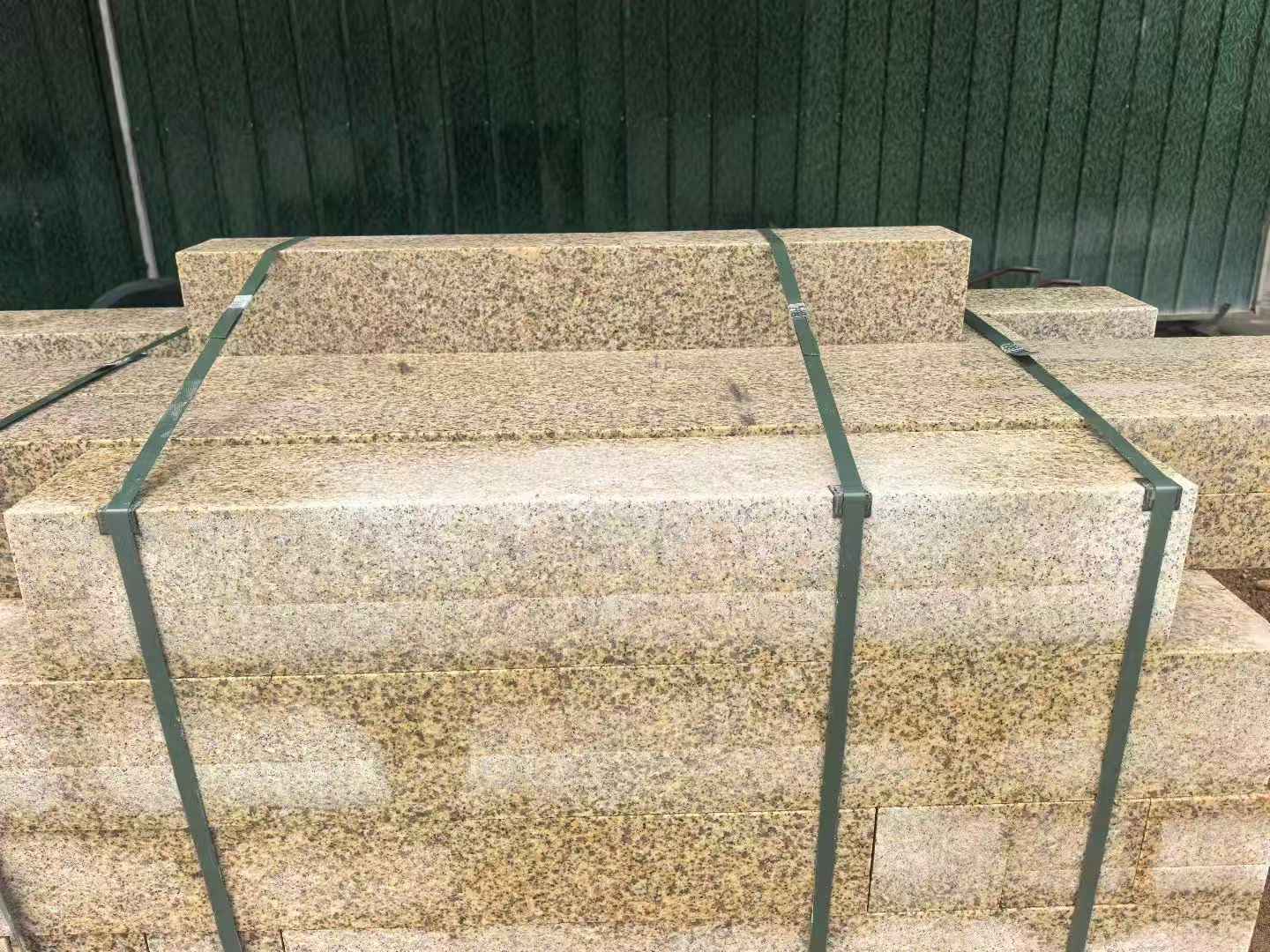 保定 黄金麻花岗岩石材机切面栏杆料半成品