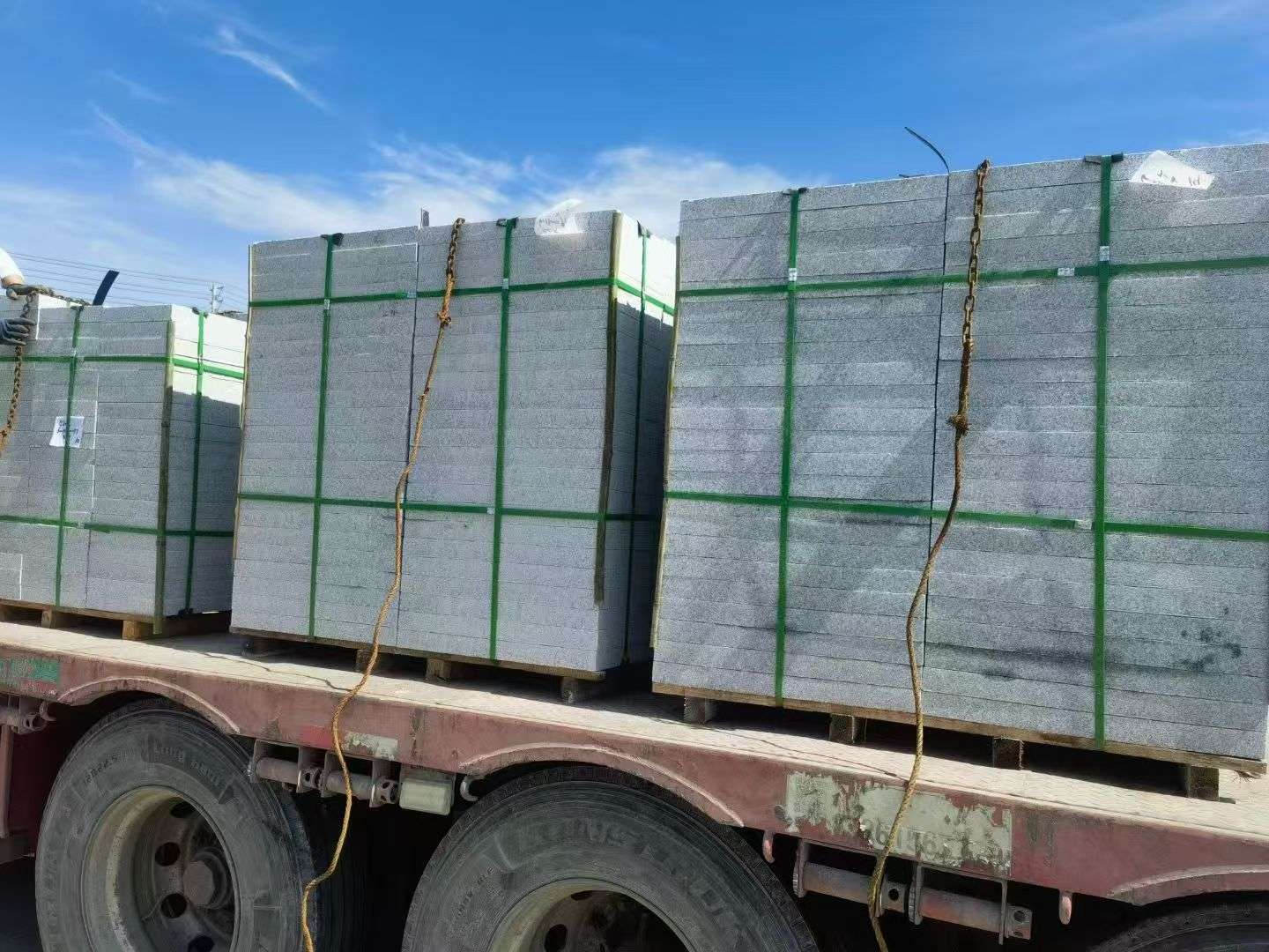 保定 芝麻白花岗岩地铺石装车日常