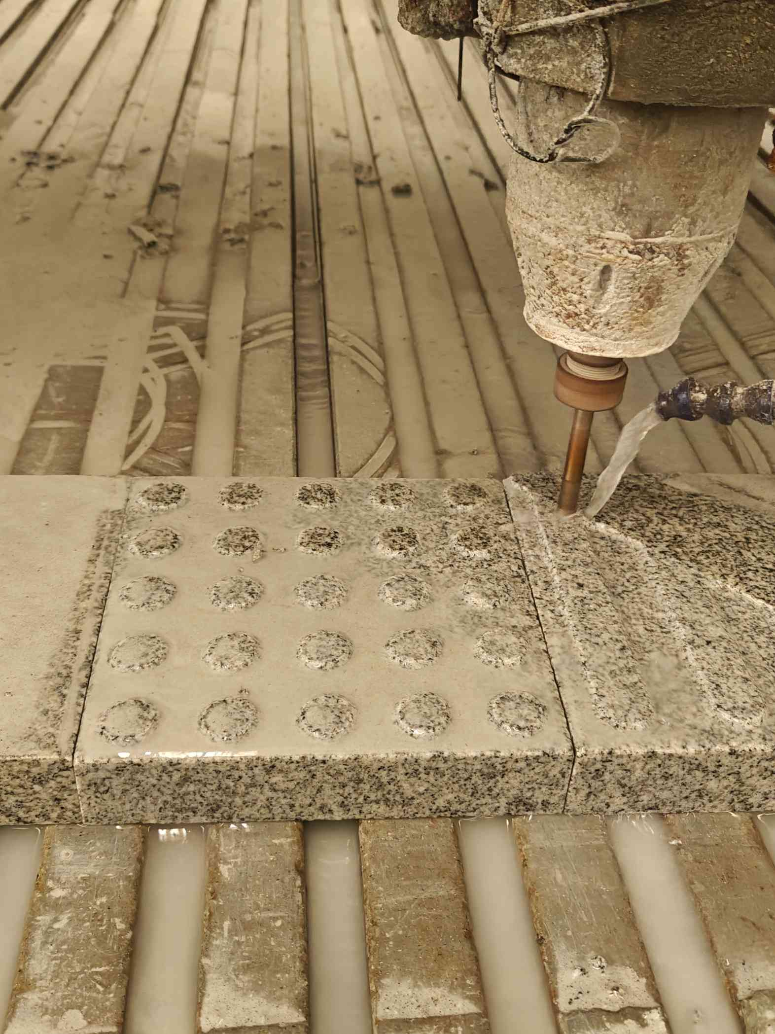 保定 芝麻白花岗岩石材盲人石、盲道石、盲点石