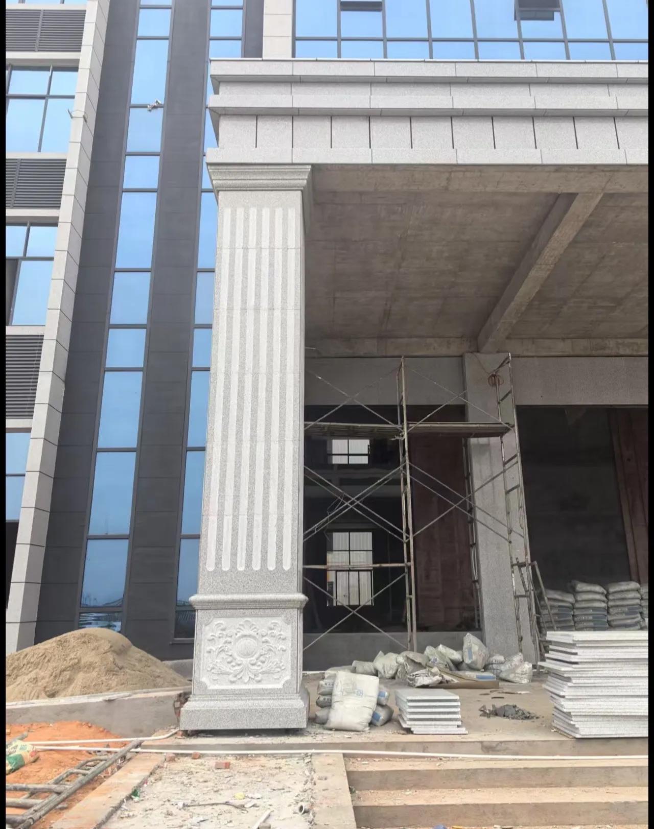 保定 芝麻白光面花岗岩门楼大柱（罗马柱）配雕花底座