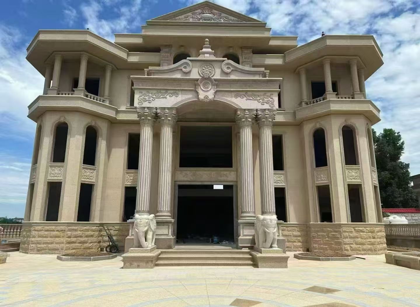 保定 黄金麻别墅外墙干挂，大柱，大象，蘑菇石，雕花板