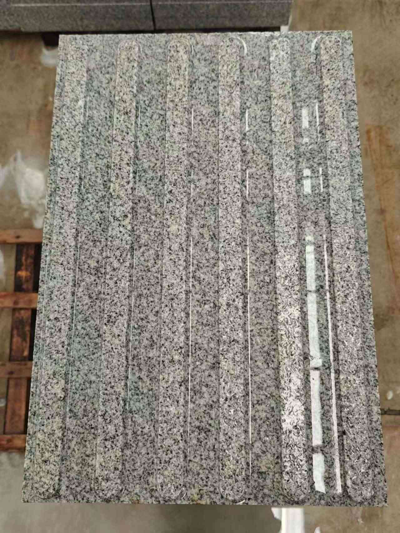 保定 芝麻白花岗岩荔枝面雕刻盲道，盲条