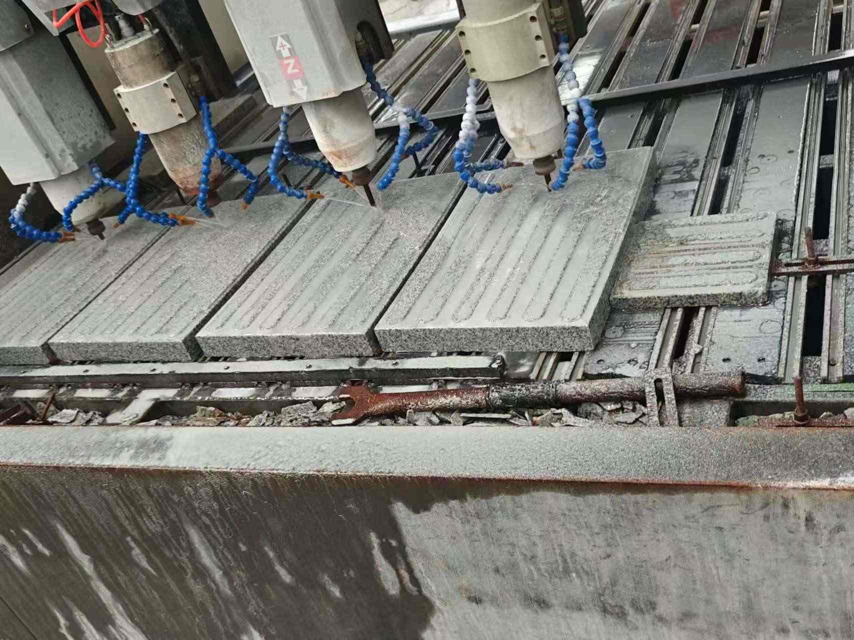 保定 芝麻白花岗岩荔枝面盲道雕刻