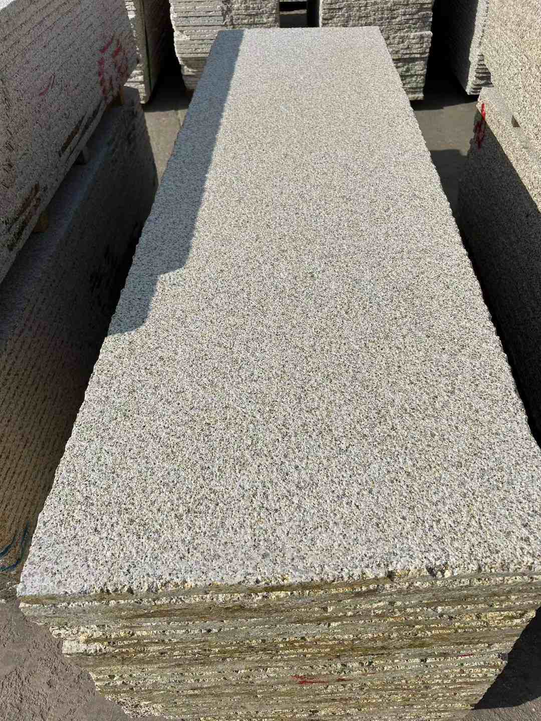 保定 黄金麻花岗岩荔枝面毛板，半成品