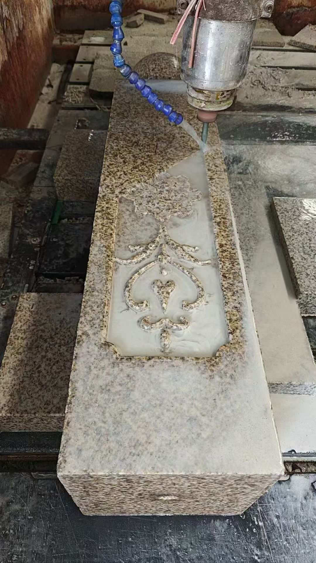 保定 黄金麻花岗岩异形加工雕刻栏杆大柱