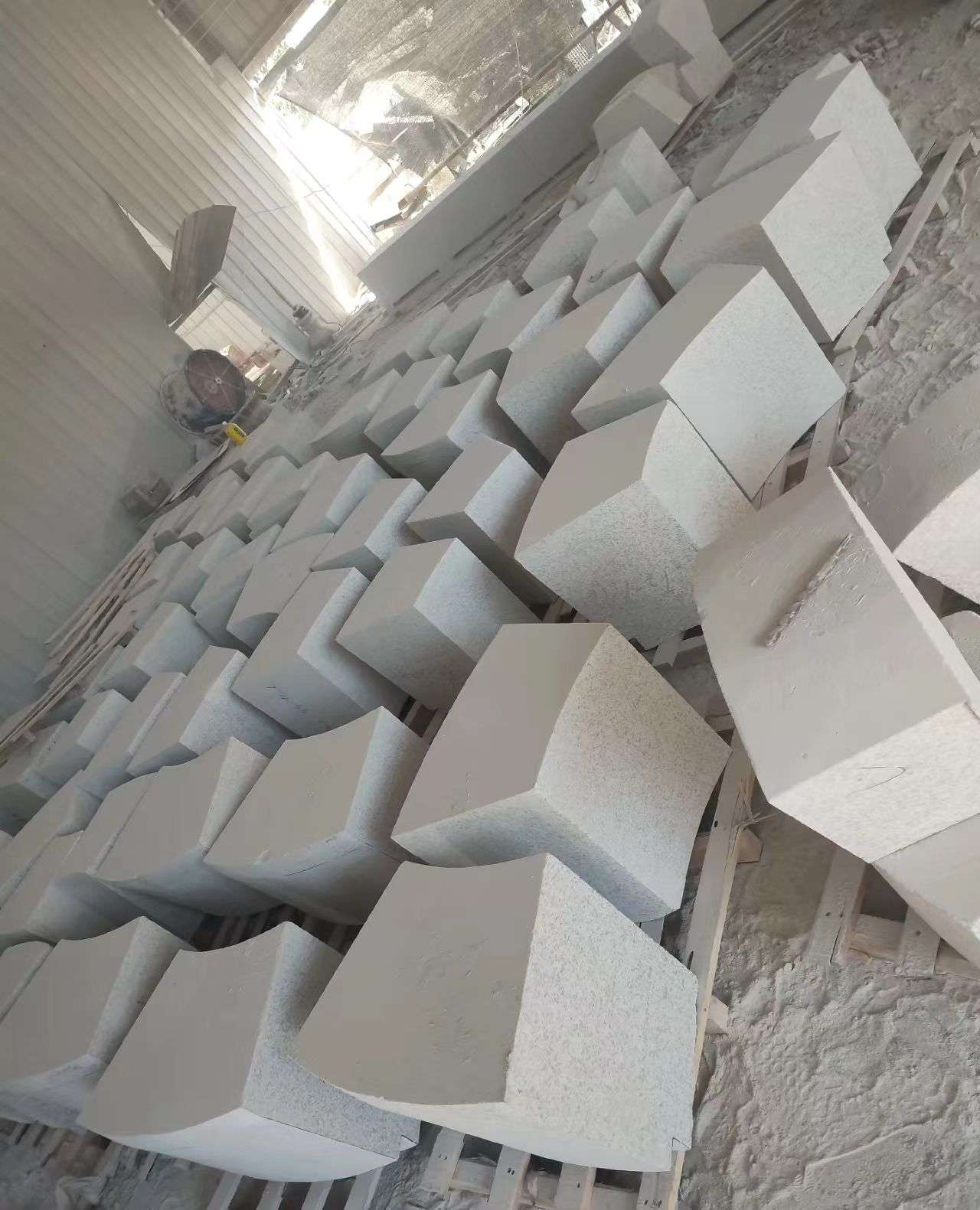 保定 白麻花岗岩异形坐凳