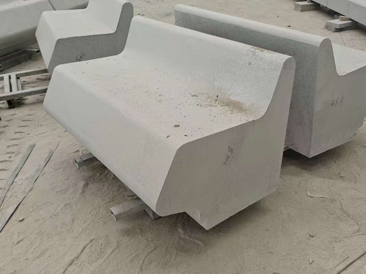 保定 芝麻白花岗岩异形坐凳，石凳