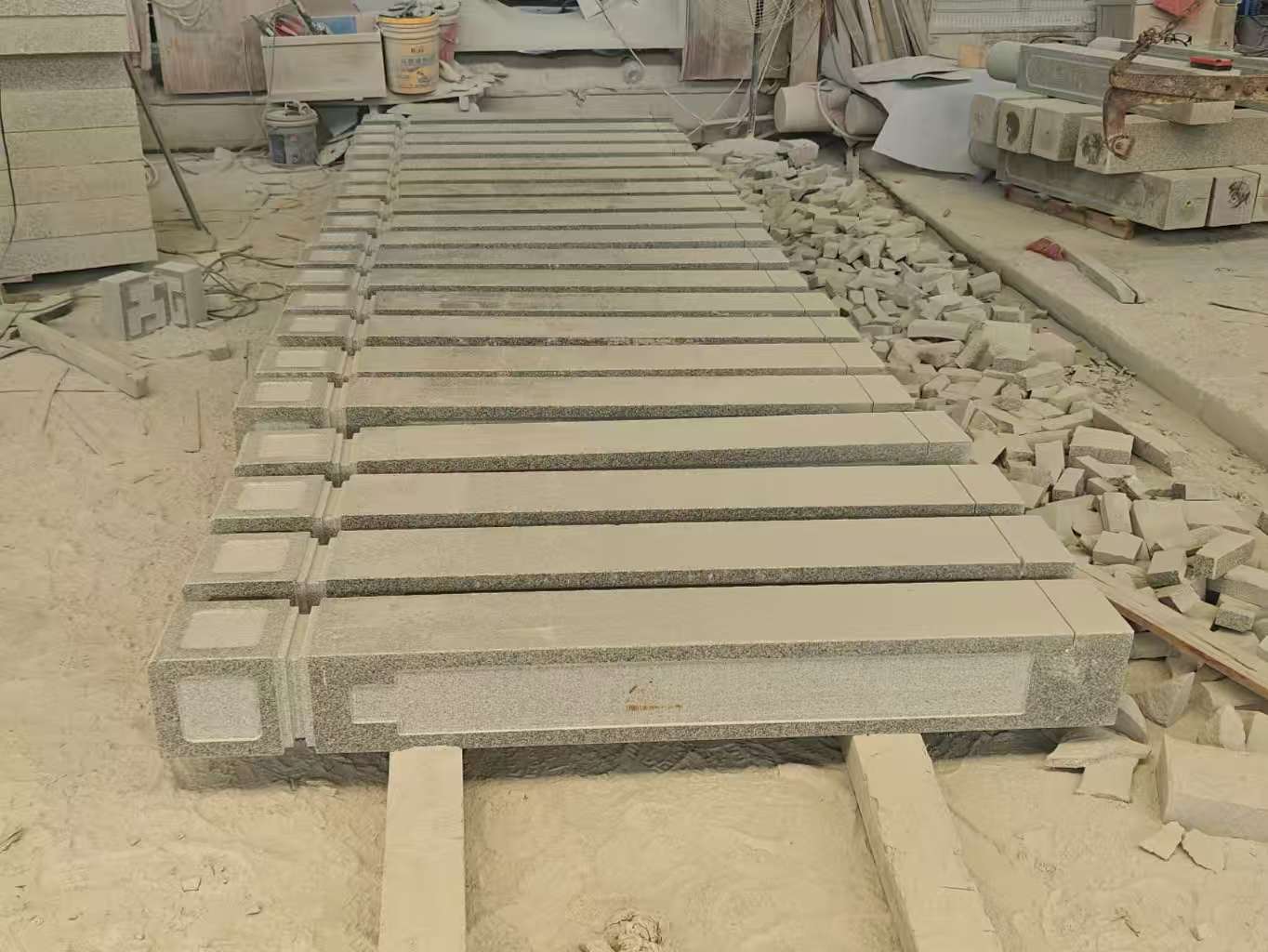 保定 芝麻白异形加工雕刻-栏杆大柱，方柱